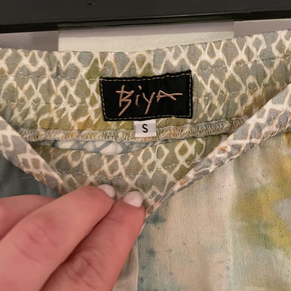 Biya silk pants size Small fromJohnny Was